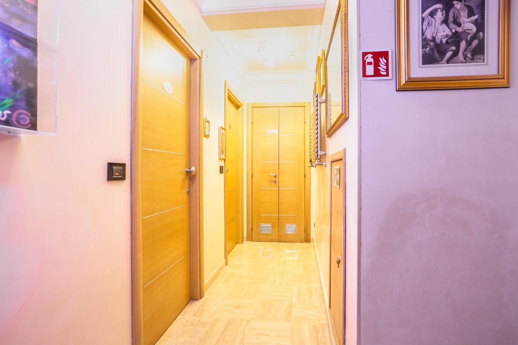 Luxury Inn Opera 罗马 外观 照片