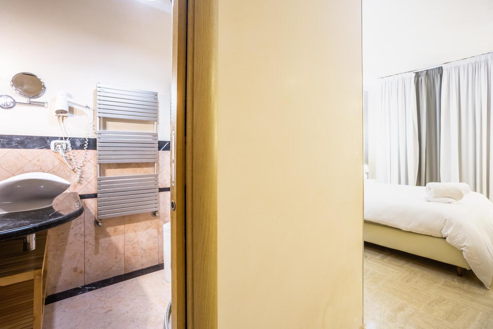 Luxury Inn Opera 罗马 外观 照片